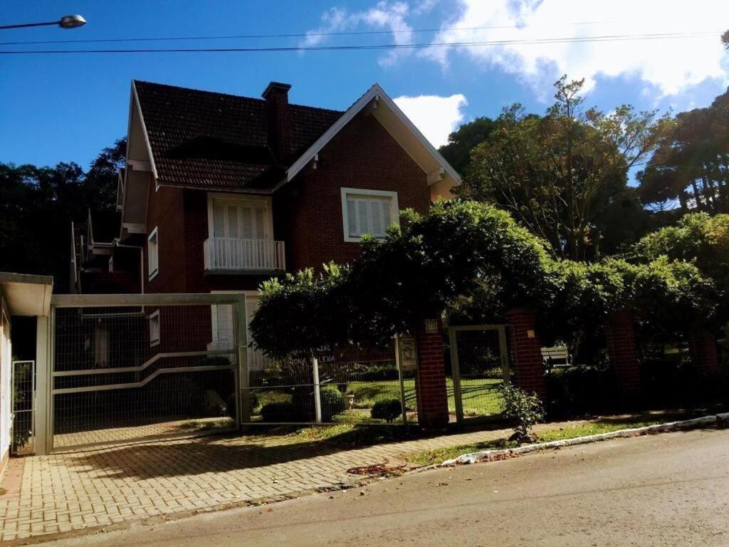 Apartamento Duplex De Gramado By Cia Da Temporada Bagian luar foto